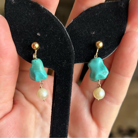 14 K gold Turquoise and cultured pearl vintage screw back earrings - Picture 7 of 10